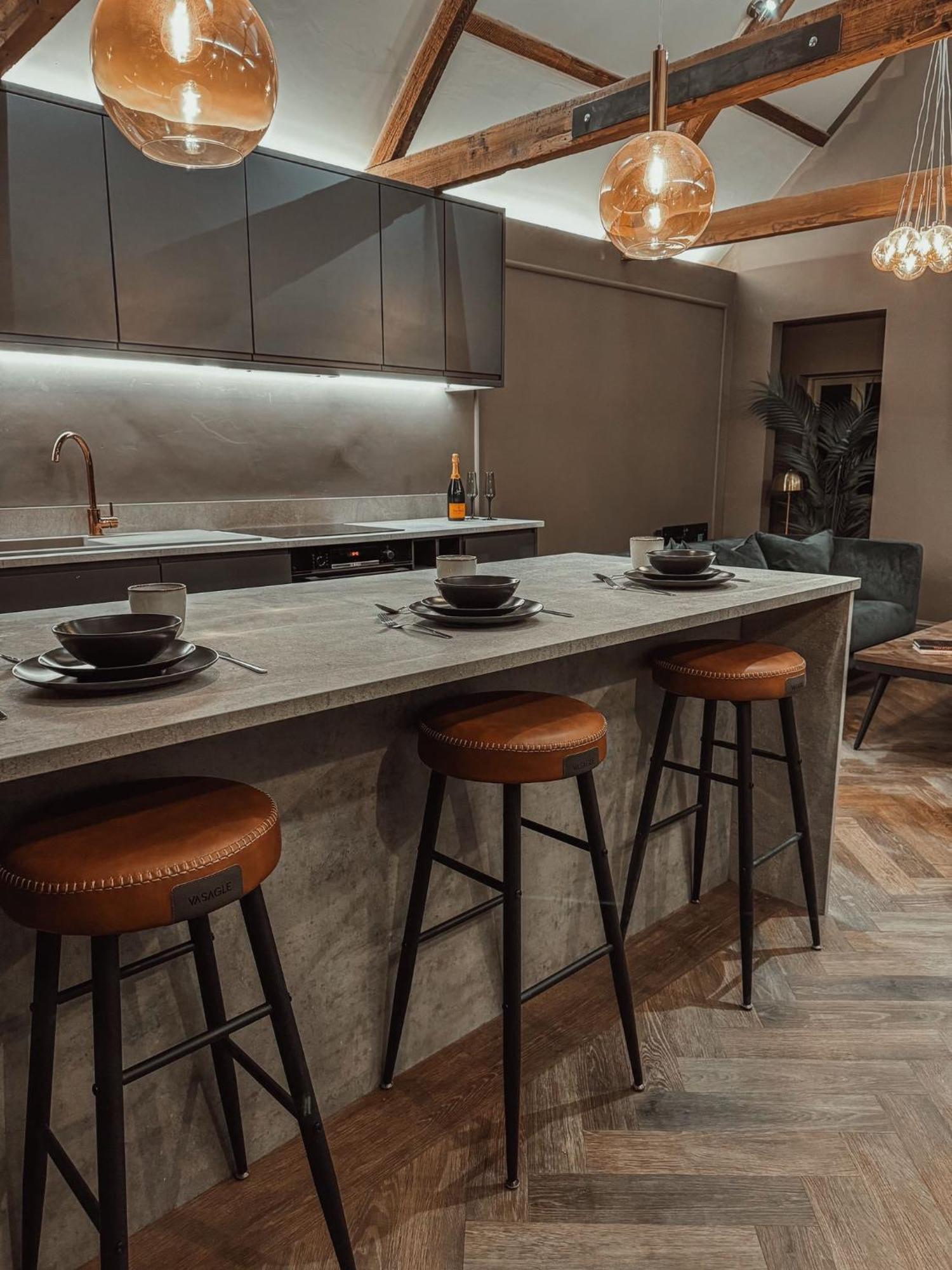 Magistrates Penthouse Suite - Town Centre Apartments With Spa Morpeth Extérieur photo